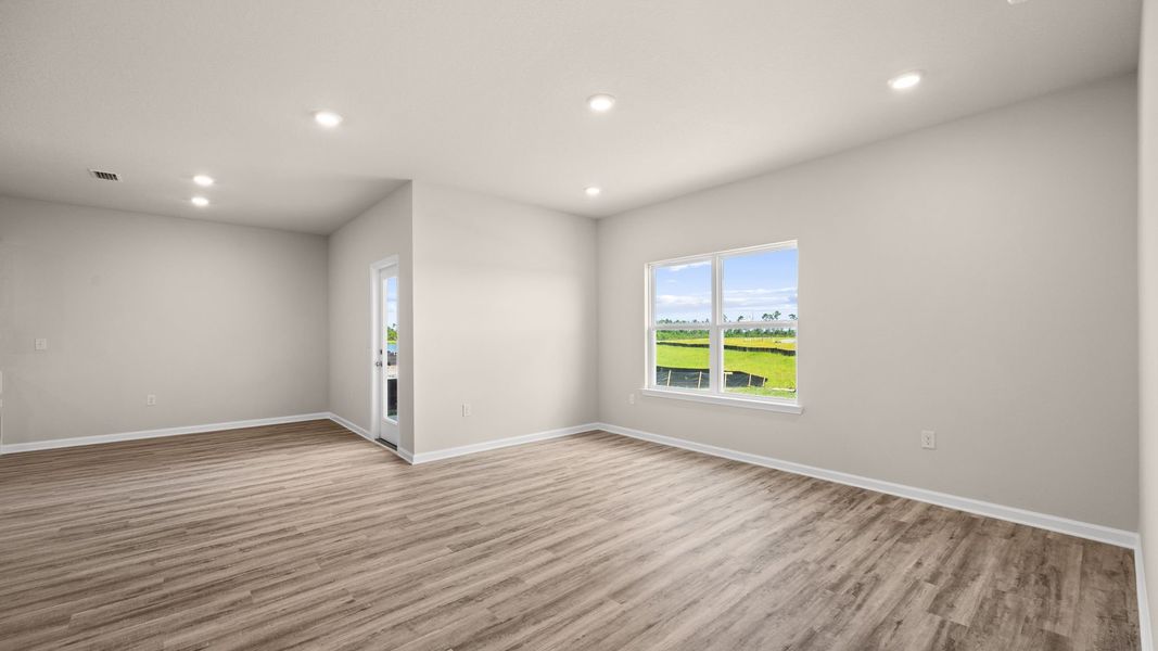 Spacious, unfurnished interior of a new home in Hodges Bayou Plantation, Panama City (Image 23).