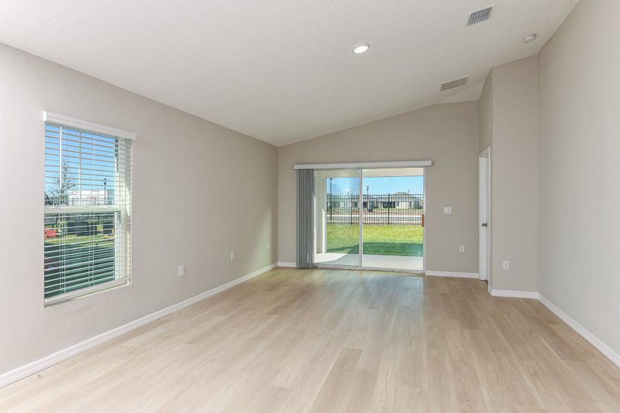 Spacious, unfurnished interior of a new home in Crosswinds, Haines City (Image 16).