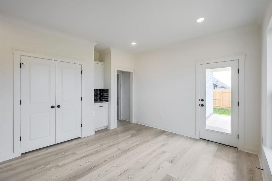 Spacious, unfurnished interior of a new home in Aldeana, Bonney (Image 16).