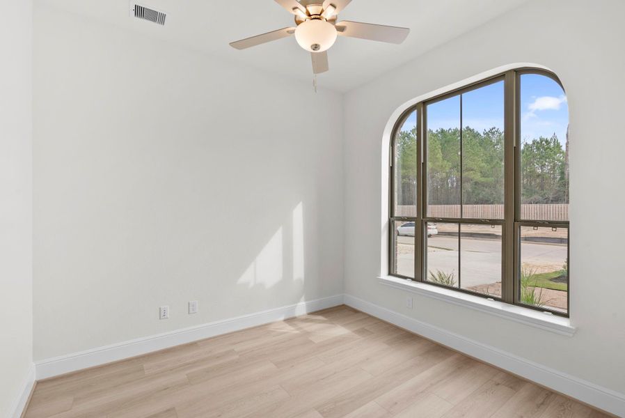 Spacious, unfurnished interior of a new home in Colton, Montgomery (Image 14).