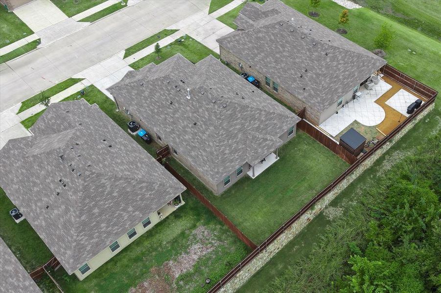 Gorgeous greenbelt behind the home. Gorgeous greenbelt behind the home.