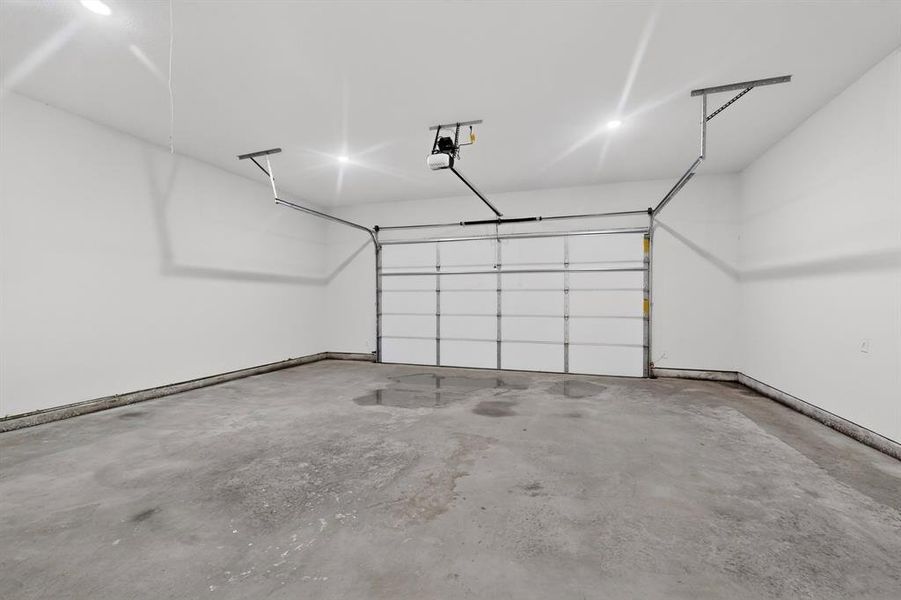 Spacious, unfurnished interior of a new home in , Greenville (Image 20).