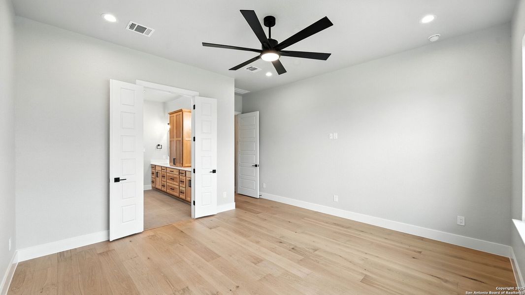 Spacious, unfurnished interior of a new home in , Spring Branch (Image 20).