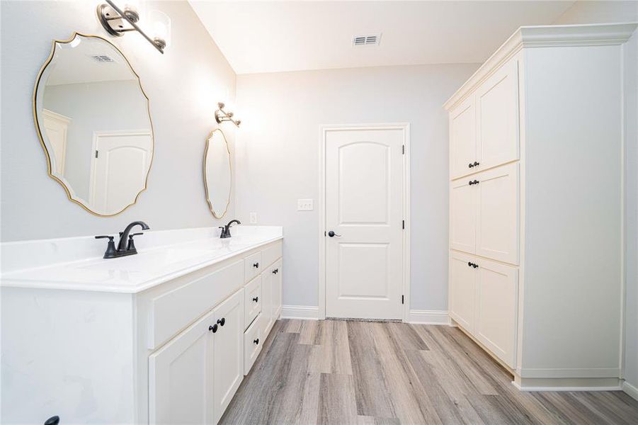 Furnished interior view inside a new home in , Gladewater (Image 10).