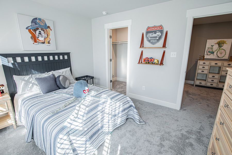 Representative furnished interior of a home built from the Worthington by Grant & Co in White Oak, Arlington (Image 36).