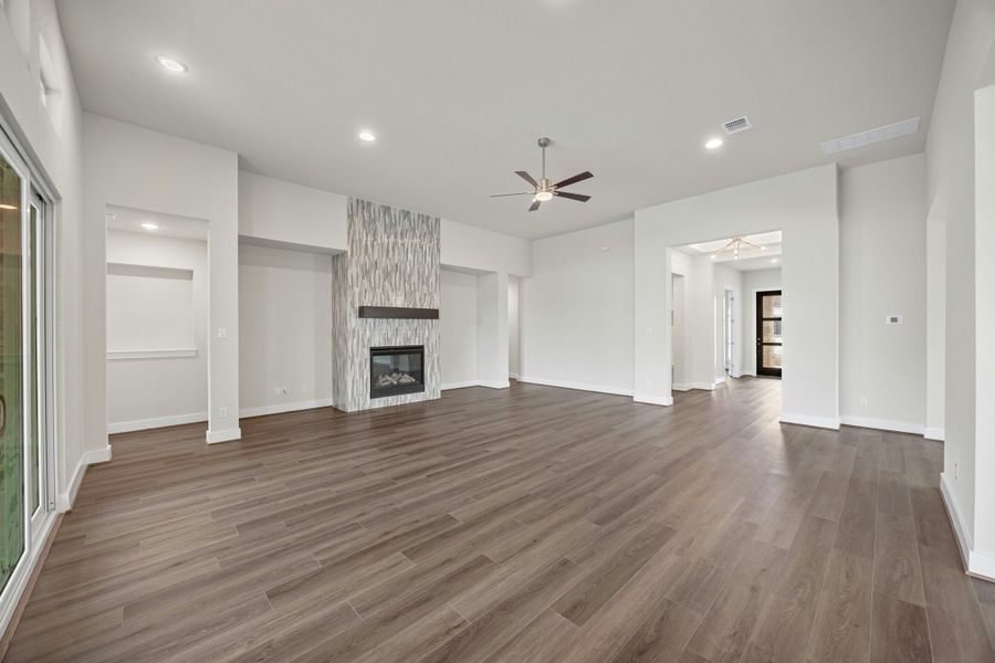 Spacious, unfurnished interior of a new home in Santa Rita Ranch, Georgetown (Image 14).