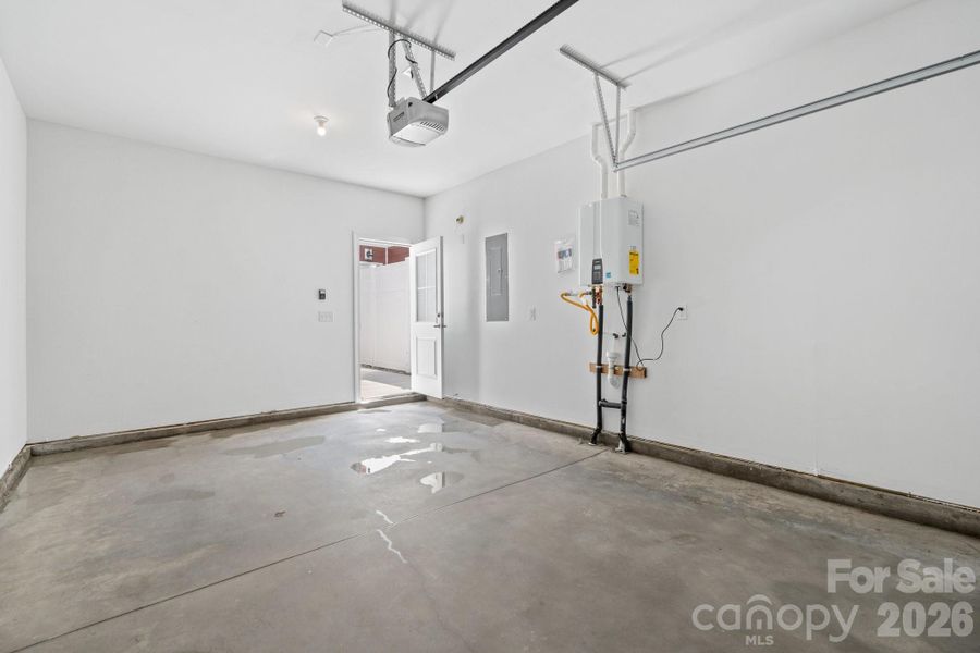 Spacious, unfurnished interior of a new home in , Asheville (Image 22).