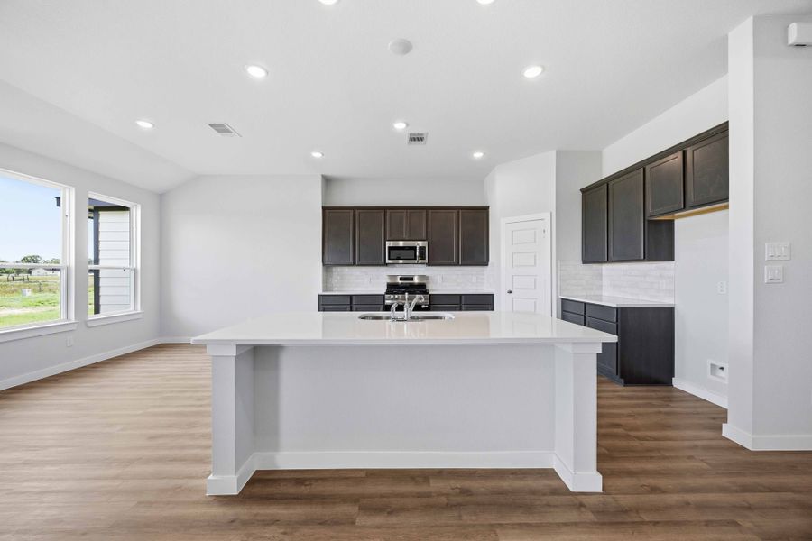 6903 Pelican Lane - Arlington - Kitchen
