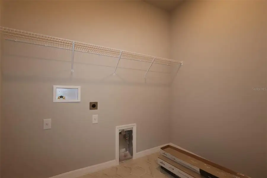 Spacious, unfurnished interior of a new home in Waterset Classic Series, Apollo Beach (Image 7).