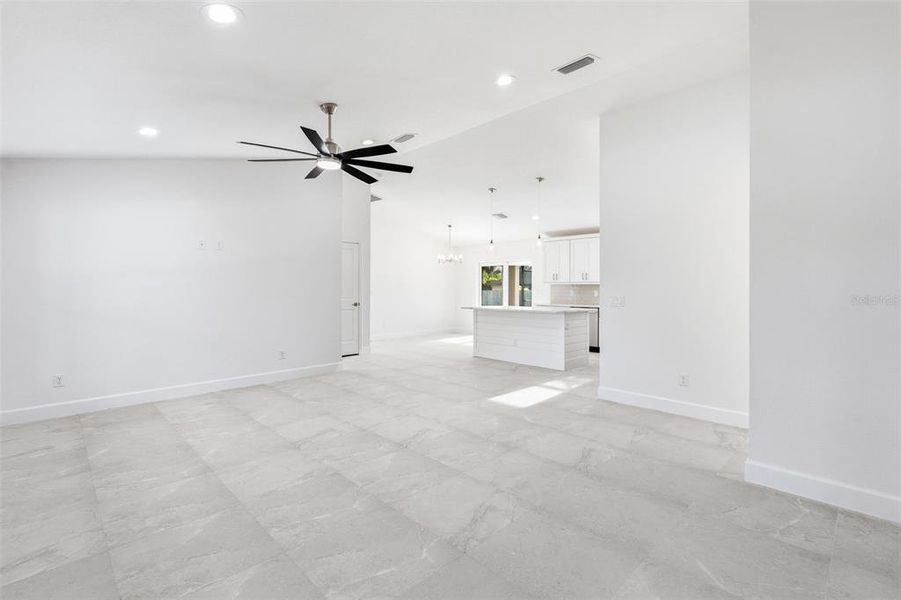 Spacious, unfurnished interior of a new home in , Englewood (Image 19).