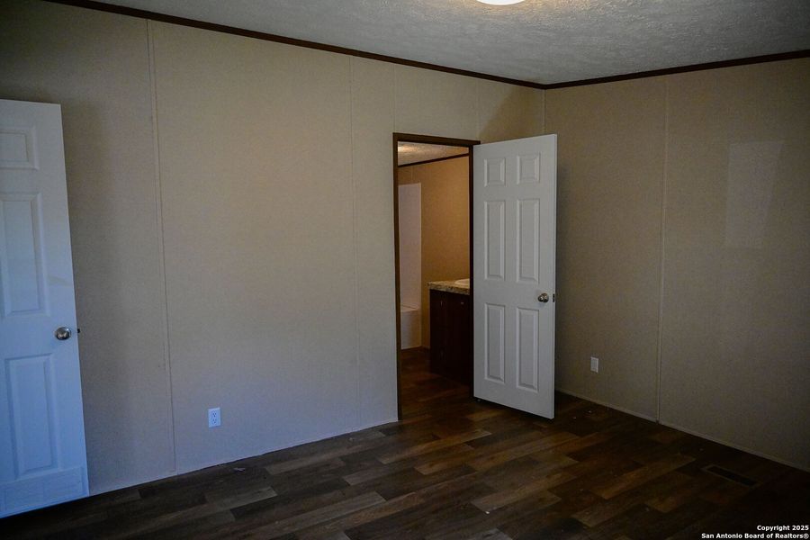 Spacious, unfurnished interior of a new home in , San Antonio (Image 8).
