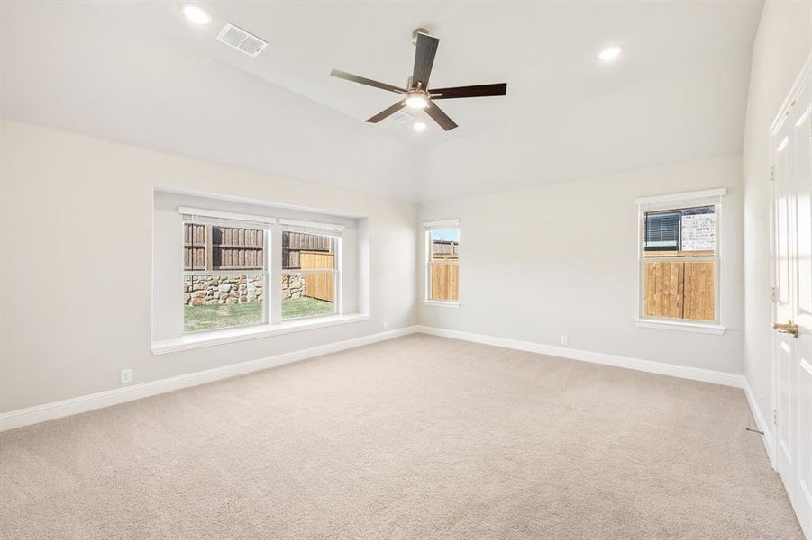 Spacious, unfurnished interior of a new home in Somerset, Venus (Image 28).