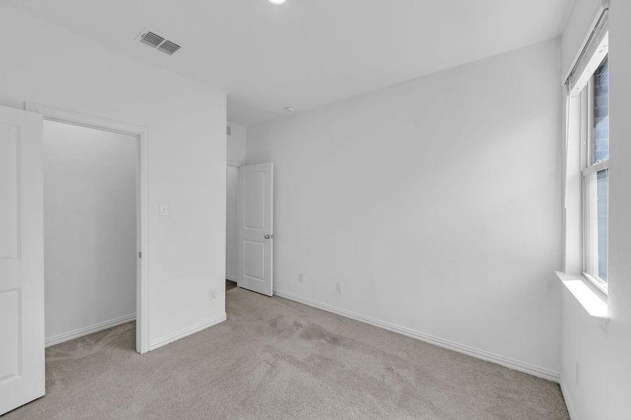 Spacious, unfurnished interior of a new home in Hurricane Creek, Anna (Image 12).