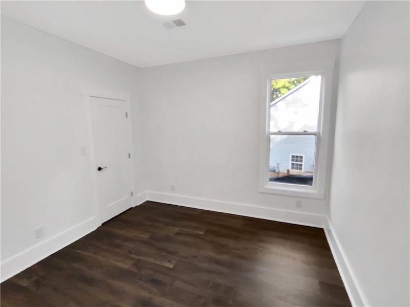 Spacious, unfurnished interior of a new home in , Gainesville (Image 19).