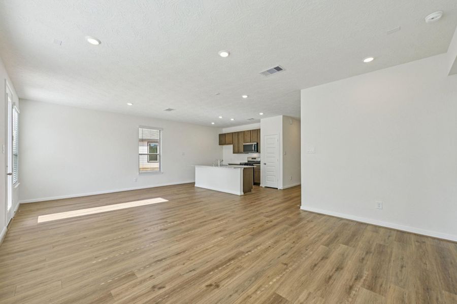 Beautiful open-concept layout effortlessly uniting the family, dining, and kitchen spaces—ideal for everyday comfort and entertaining guests!