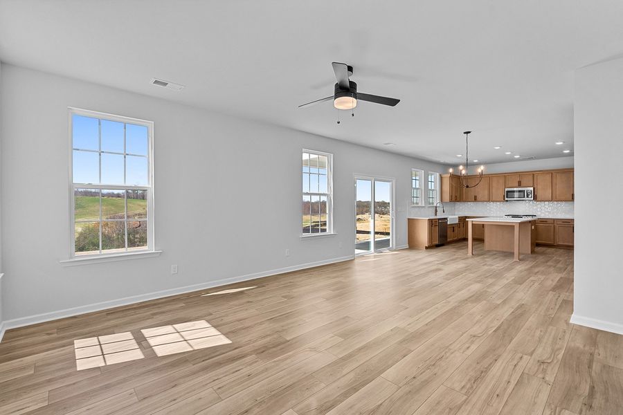 Spacious, unfurnished interior of a new home in Fieldstone, Lexington (Image 32).