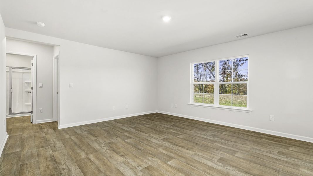Spacious, unfurnished interior of a new home in Owens Ridge, Lexington (Image 16).