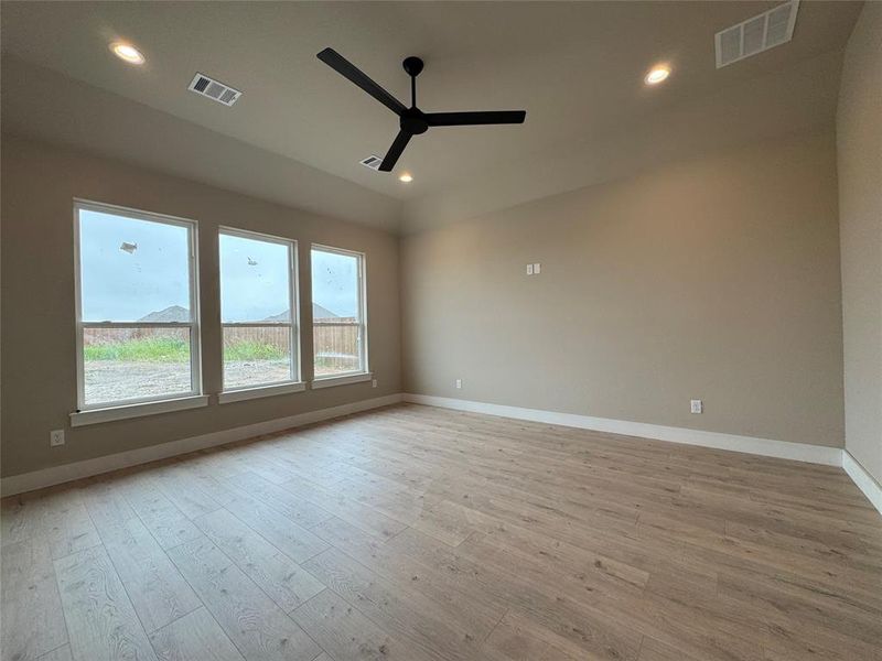 Spacious, unfurnished interior of a new home in Coyote Crossing, Godley (Image 4).
