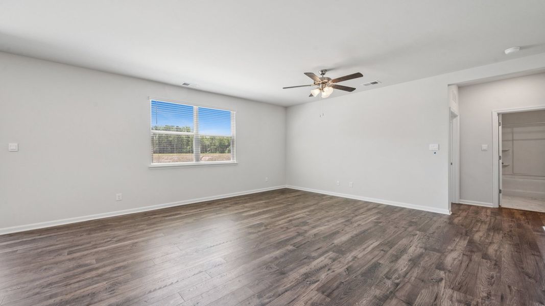 Spacious, unfurnished interior of a new home in Tooley Harbor, Elizabeth City (Image 17).