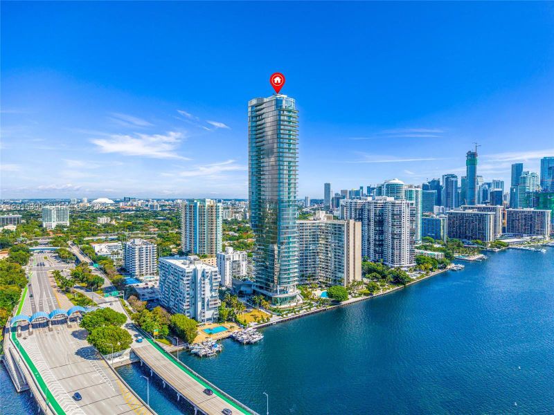 Condo located in Miami, FL showcasing its design and architecture (Image 40).
