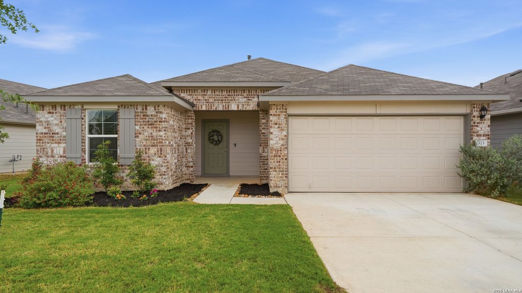 Front exterior of a new home in Heather Glen, New Braunfels, TX, highlighting curb appeal (Image 28).