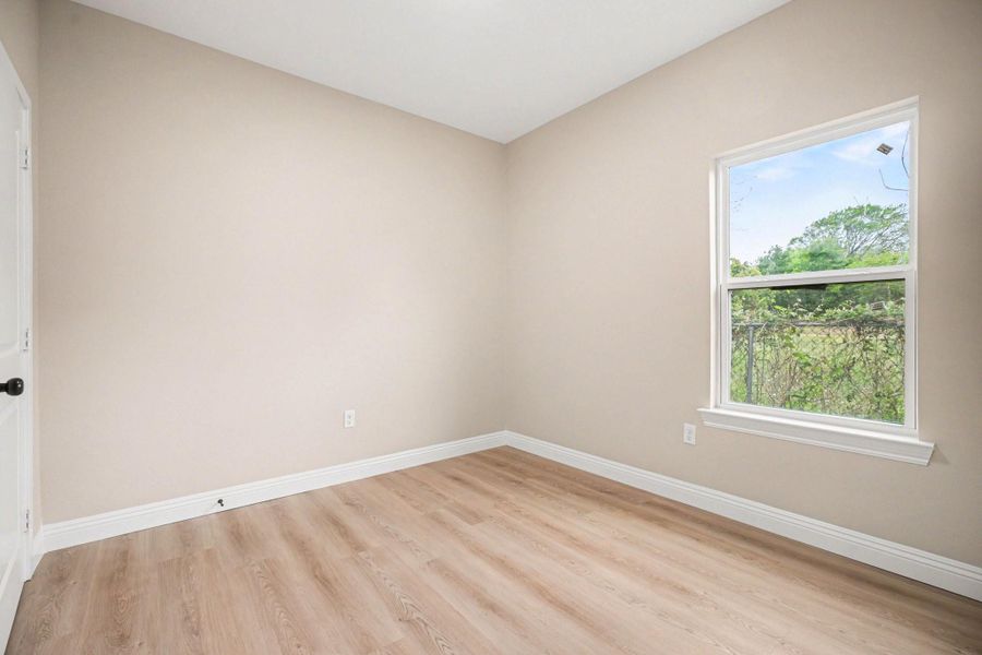 Spacious, unfurnished interior of a new home in , La Marque (Image 24).