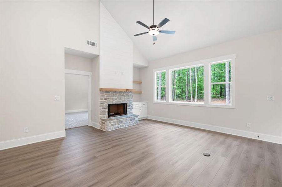 Spacious, unfurnished interior of a new home in , Dallas (Image 26).
