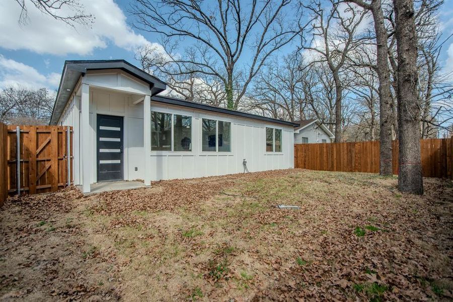 Exterior details and patio area of a home in , Gun Barrel City (Image 27).