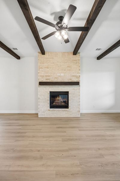 Spacious, unfurnished interior of a new home in Sheppard's Place, Waxahachie (Image 22). Spacious, unfurnished interior of a new home in Sheppard's Place, Waxahachie (Image 22).