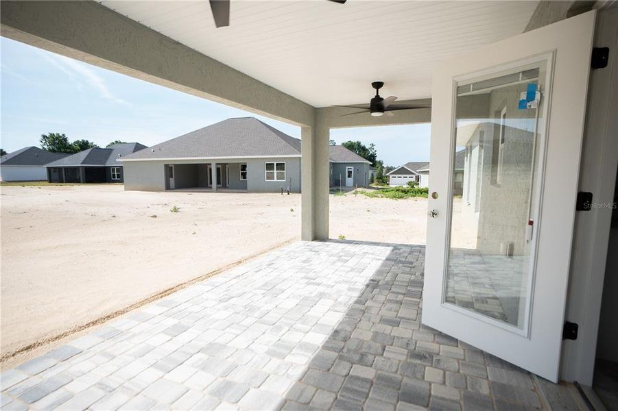 Exterior details and patio area of a home in , Dunnellon (Image 14).