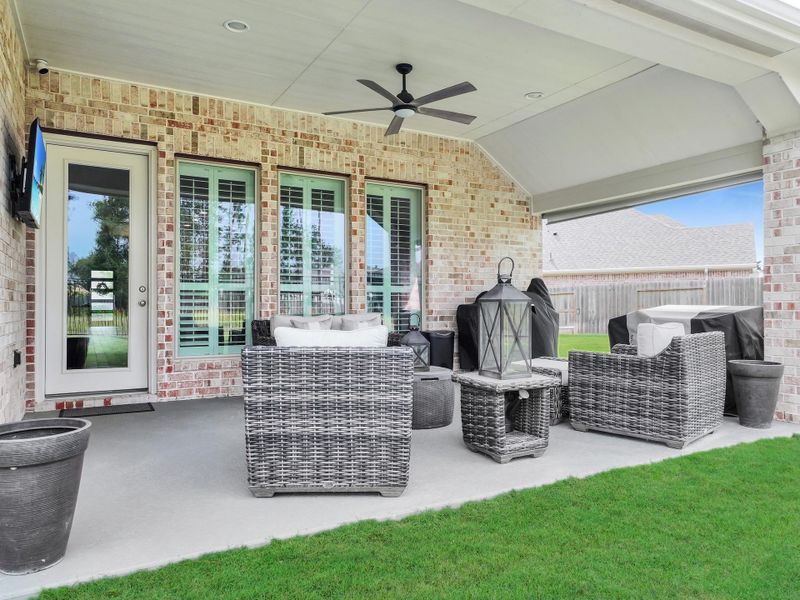 Exterior details and patio area of a home in Artavia, Conroe (Image 30).