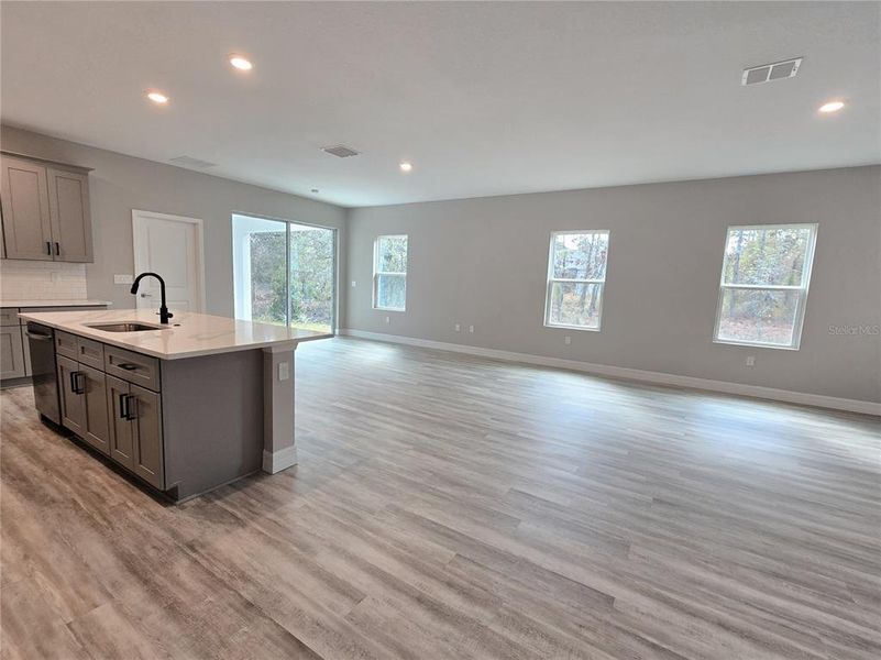 Spacious, unfurnished interior of a new home in , Homosassa (Image 63).