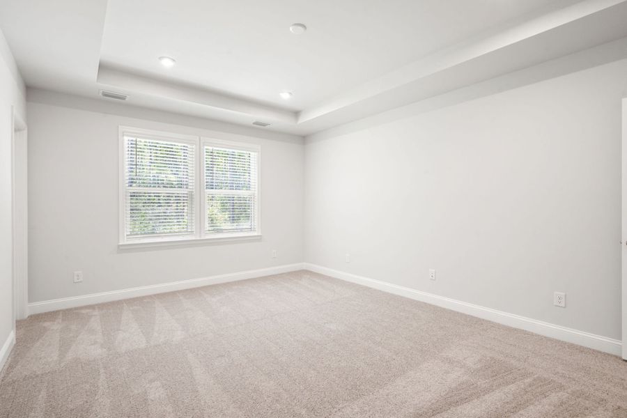 Spacious, unfurnished interior of a new home in Waterways, Richmond Hill (Image 14).