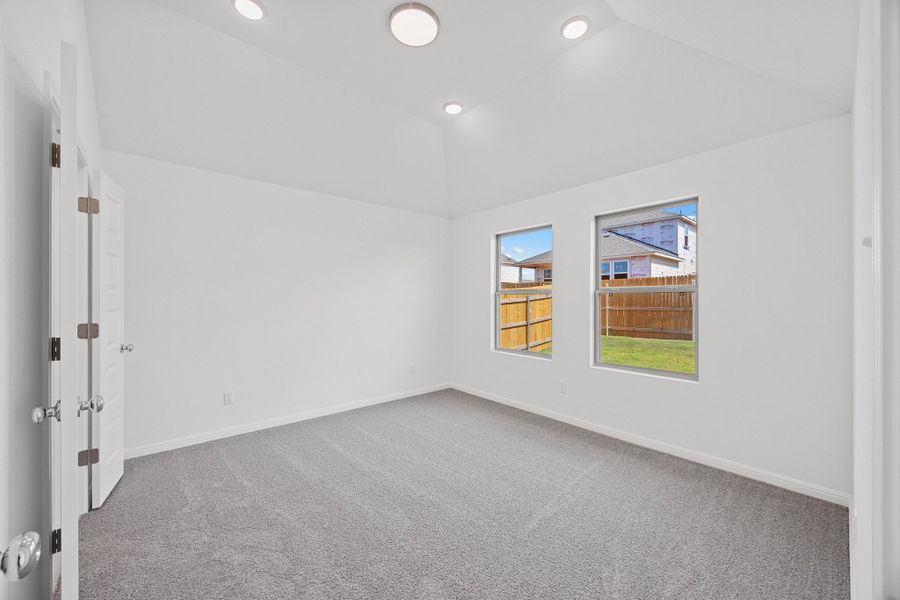 Spacious, unfurnished interior of a new home in Trinity Ranch, Elgin (Image 25).