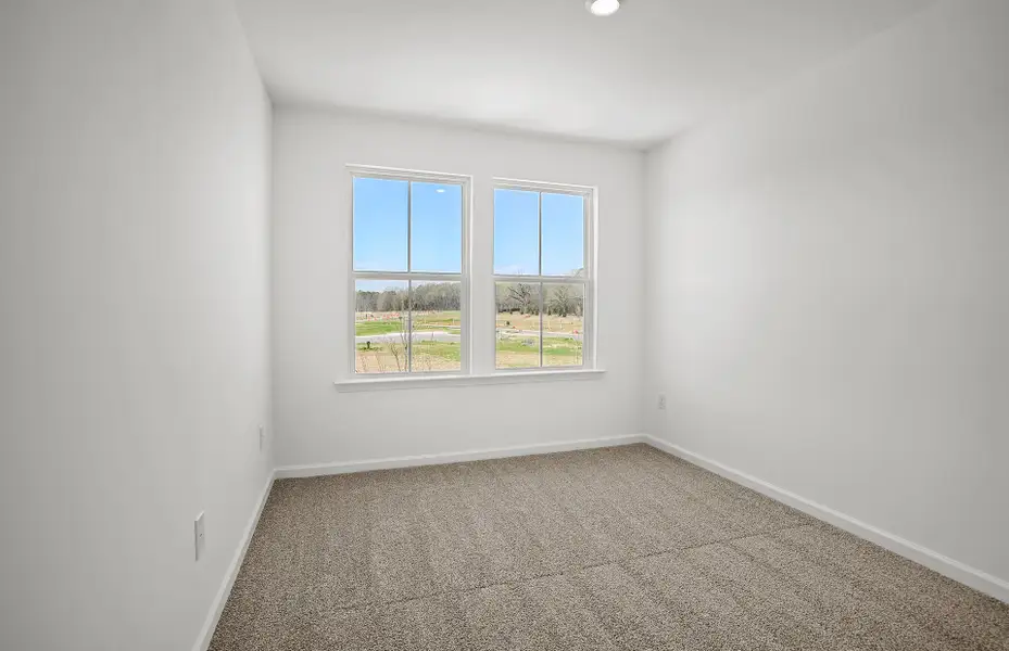 Spacious, unfurnished interior of a new home in Mallard Park, Charlotte (Image 15).