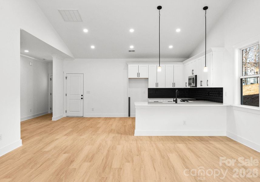 Spacious, unfurnished interior of a new home in , Shelby (Image 9).
