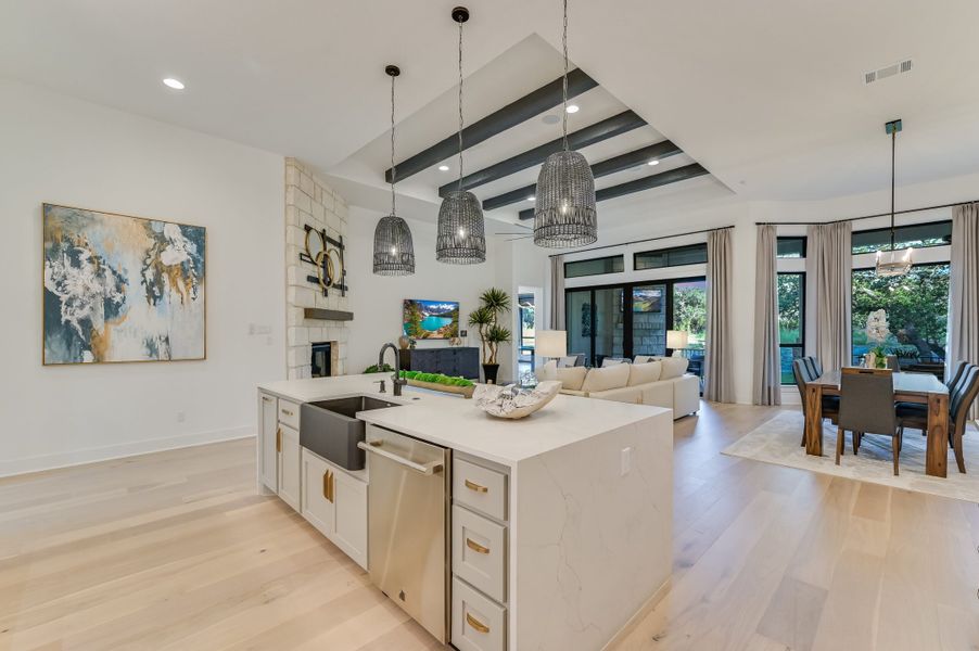 Representative furnished interior of a home built from the San Simeon I by Giddens Homes in Clearwater Ranch, Liberty Hill (Image 19).