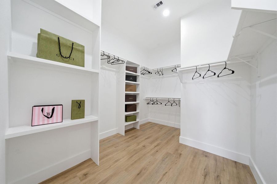 Spacious, unfurnished interior of a new home in , Houston (Image 22).