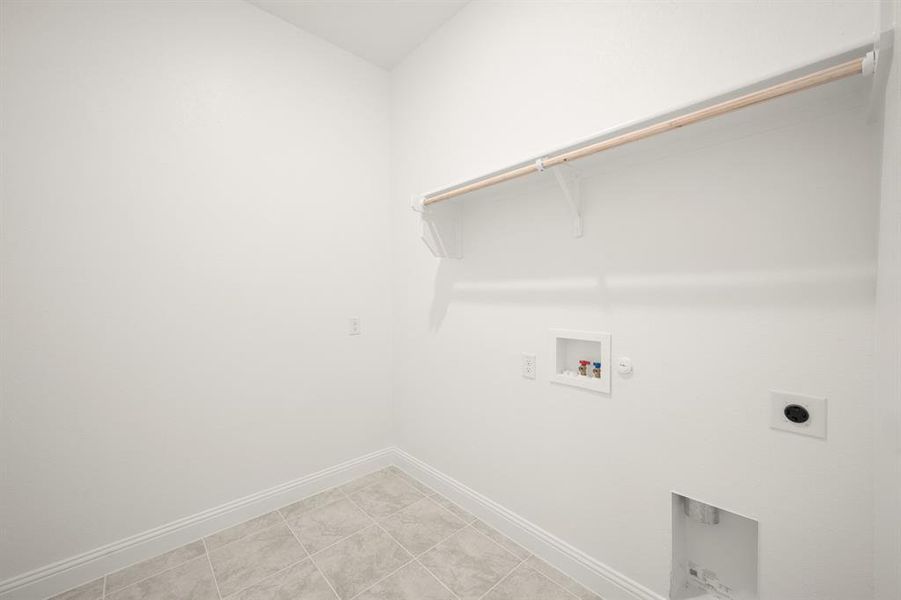 Spacious, unfurnished interior of a new home in Mockingbird Hills, Joshua (Image 16). Spacious, unfurnished interior of a new home in Mockingbird Hills, Joshua (Image 16).