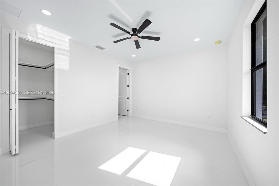 Spacious, unfurnished interior of a new home in , Lehigh Acres (Image 23).