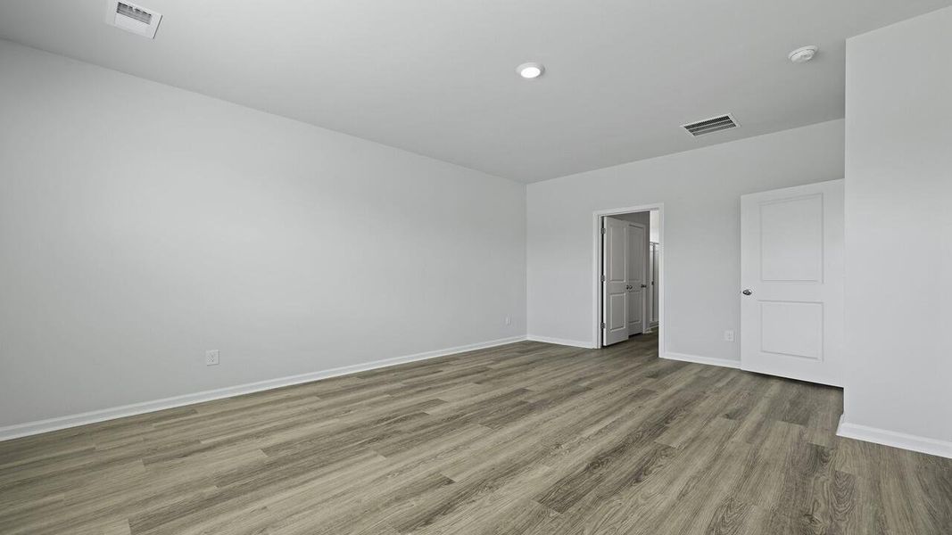 Spacious, unfurnished interior of a new home in Carolina Groves, Moncks Corner (Image 18).