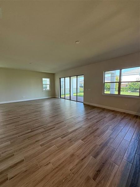 Spacious, unfurnished interior of a new home in Reserve at Twin Lakes, St. Cloud (Image 6).