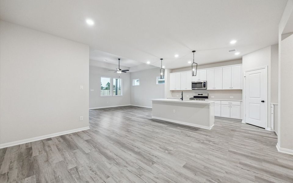 Spacious, unfurnished interior of a new home in Elyson, Katy (Image 13).
