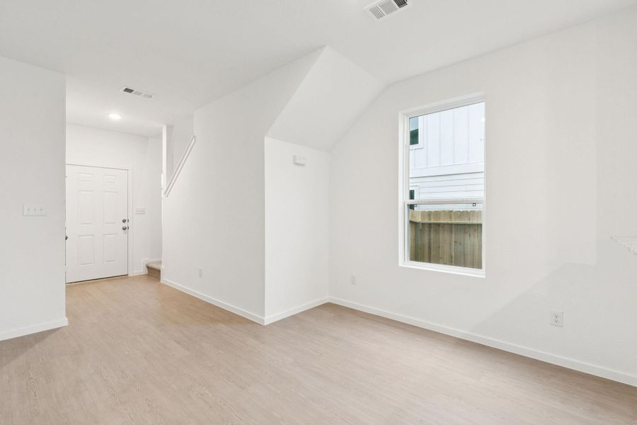 Spacious, unfurnished interior of a new home in Montgomery Bend, Montgomery (Image 20).