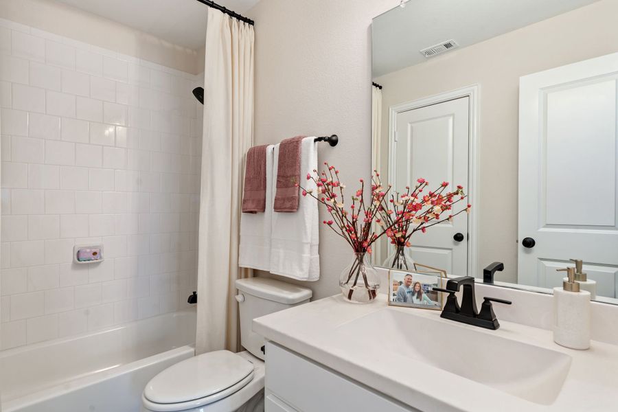 Plan 1687 Secondary Bathroom Representative Photo Plan 1687 Secondary Bathroom Representative Photo