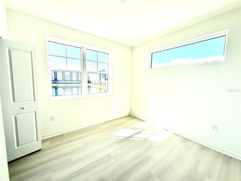 Spacious, unfurnished interior of a new home in , Orlando (Image 14).