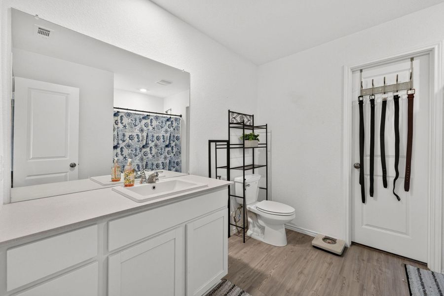 Furnished interior view inside a new home in Elm Creek, Elgin (Image 26).