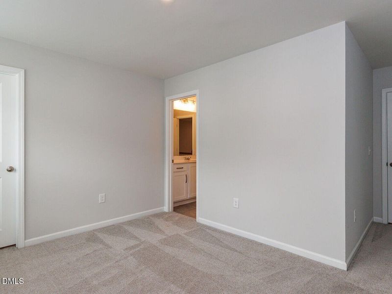 024-1280x960-bedroom