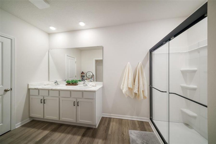 Furnished interior view inside a new home in Star Farms at Lakewood Ranch, Bradenton (Image 18).