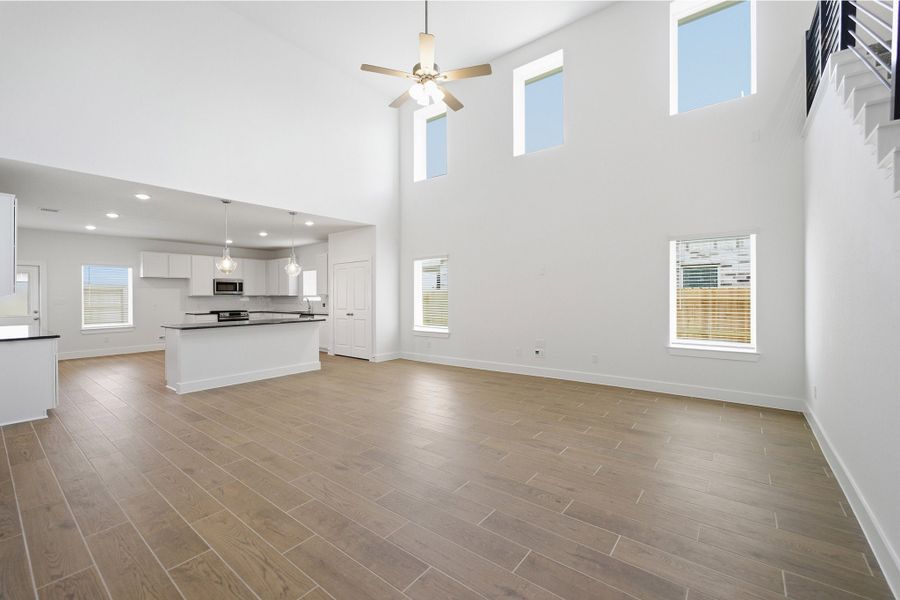 Spacious, unfurnished interior of a new home in Bay Creek, Baytown (Image 18).